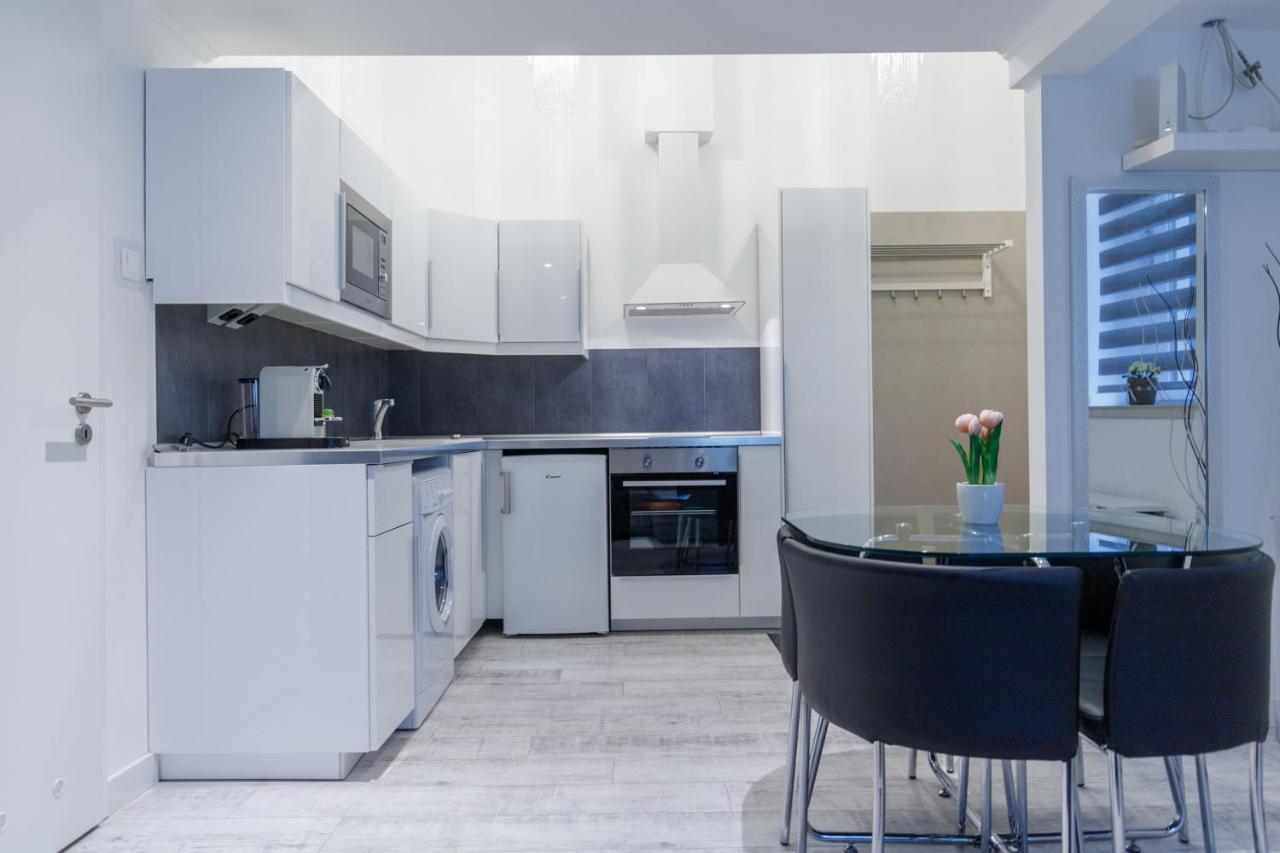 Sleek Minimalist Studio At Inner City Budapest Kültér fotó