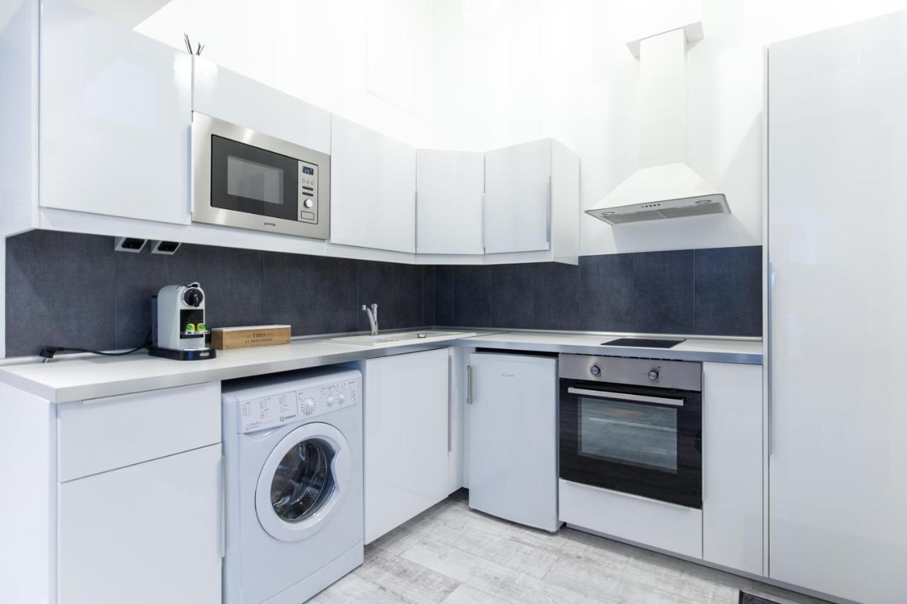 Sleek Minimalist Studio At Inner City Budapest Kültér fotó