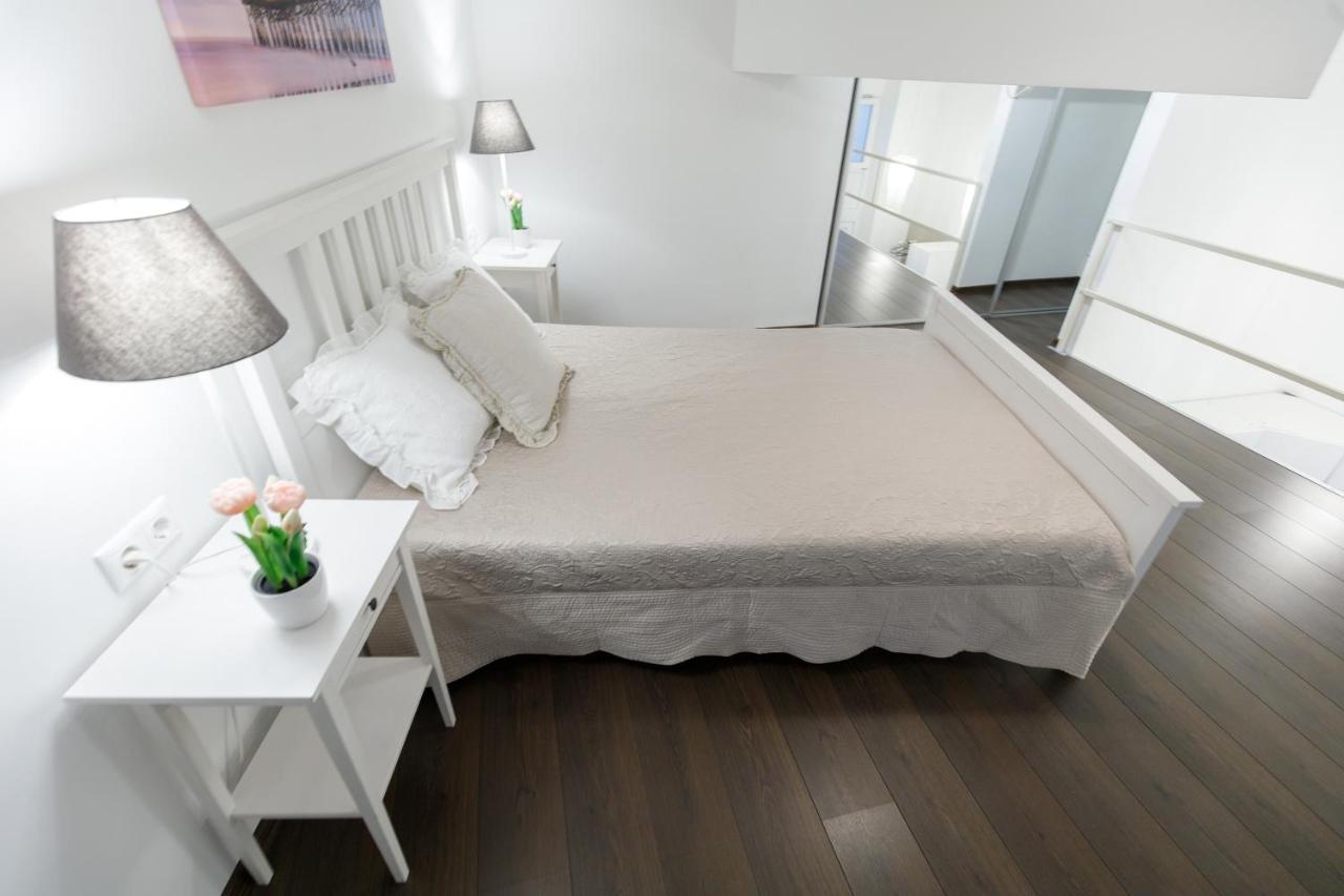 Sleek Minimalist Studio At Inner City Budapest Kültér fotó