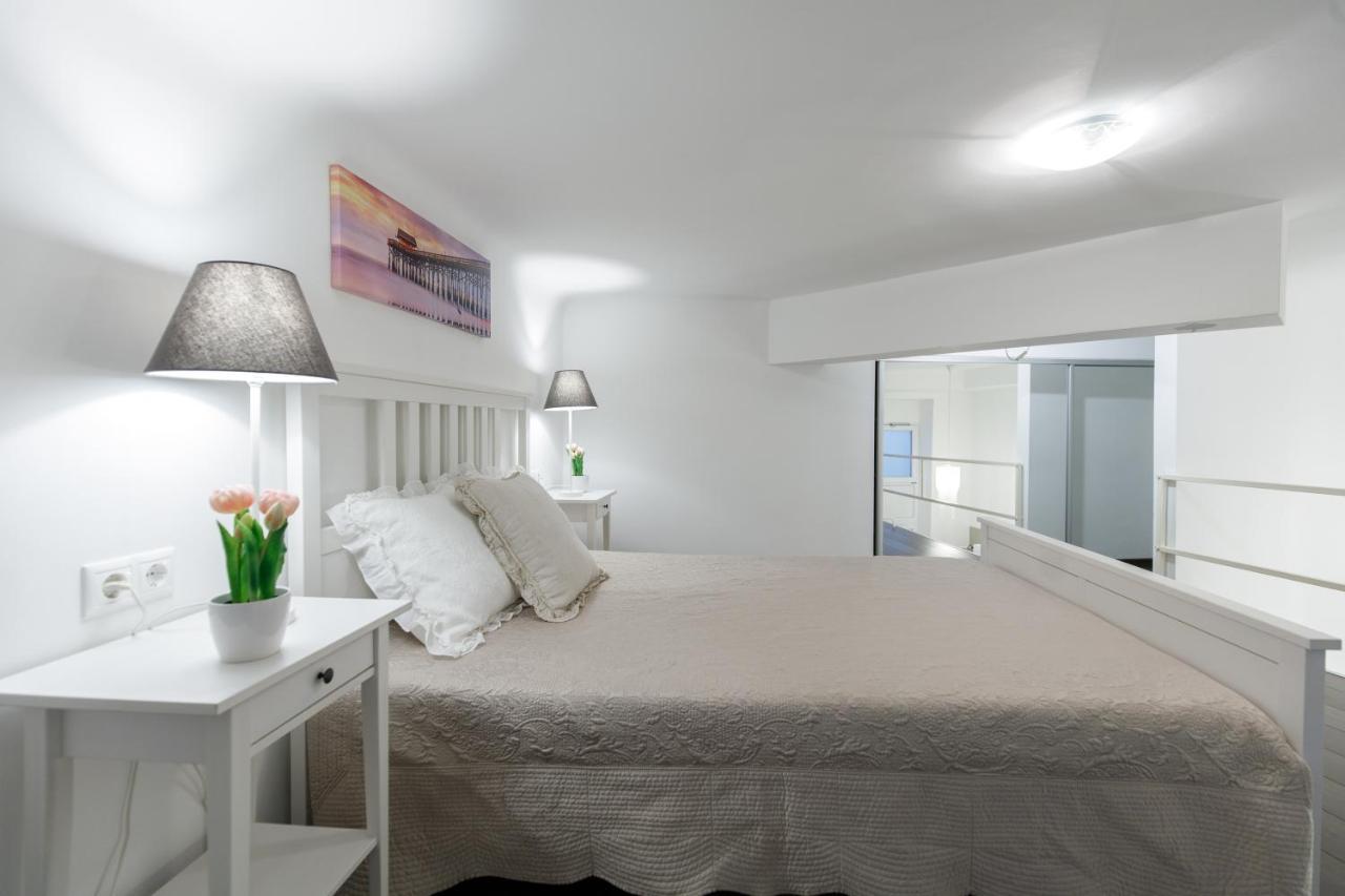 Sleek Minimalist Studio At Inner City Budapest Kültér fotó