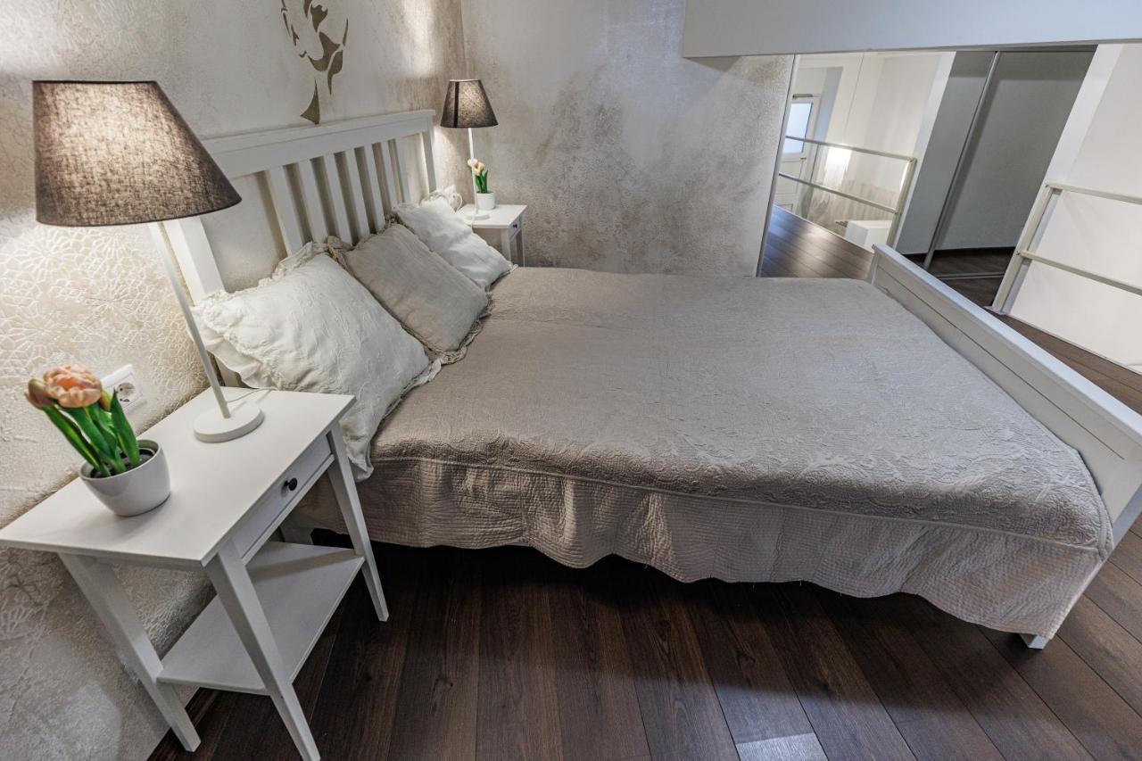 Sleek Minimalist Studio At Inner City Budapest Kültér fotó