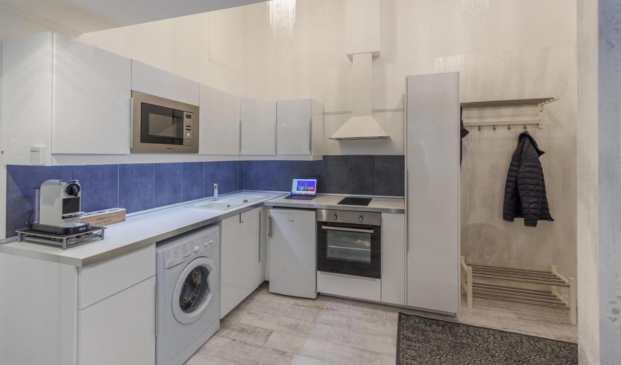 Sleek Minimalist Studio At Inner City Budapest Kültér fotó