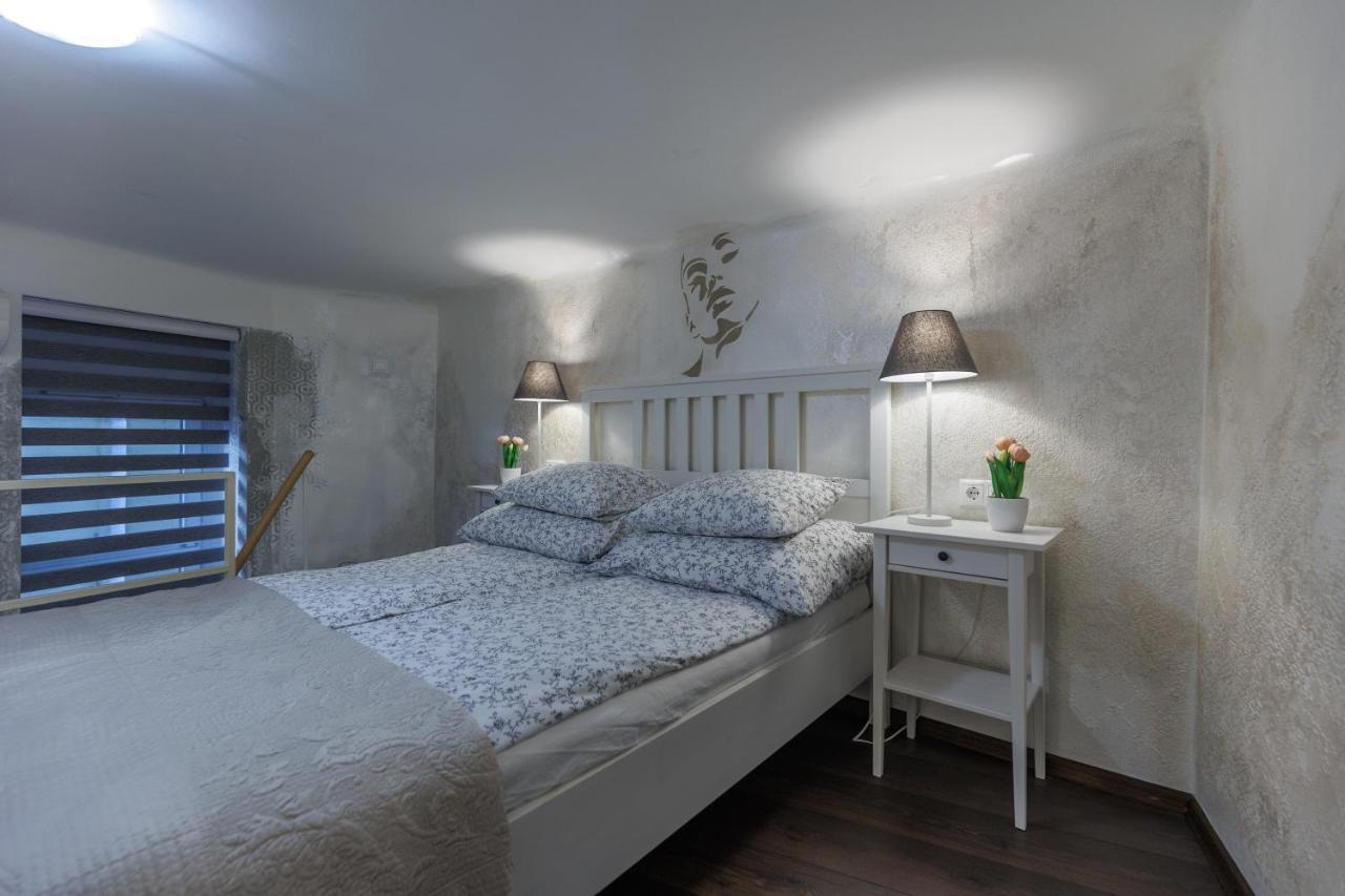 Sleek Minimalist Studio At Inner City Budapest Kültér fotó