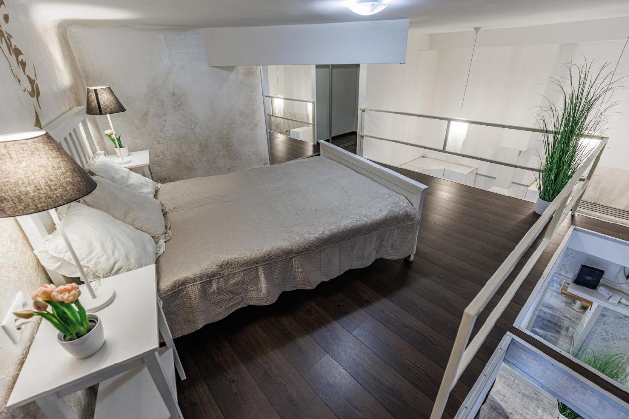 Sleek Minimalist Studio At Inner City Budapest Kültér fotó