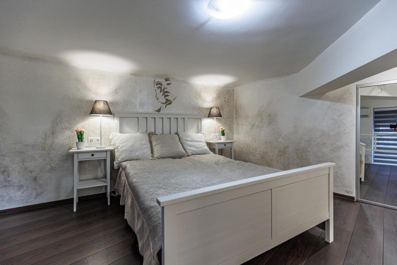 Sleek Minimalist Studio At Inner City Budapest Kültér fotó