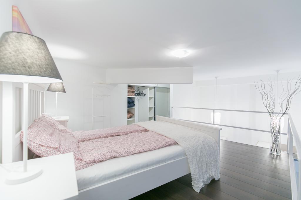 Sleek Minimalist Studio At Inner City Budapest Kültér fotó