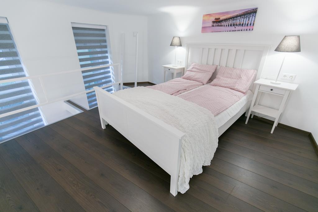Sleek Minimalist Studio At Inner City Budapest Kültér fotó