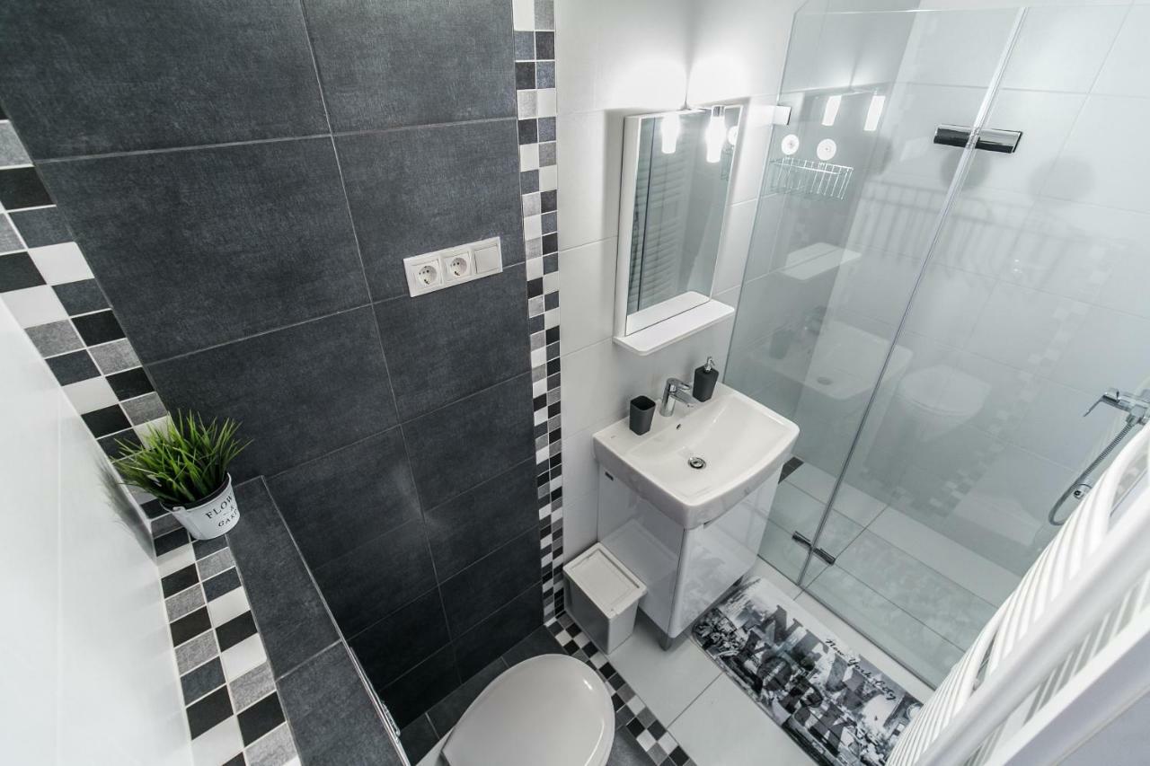 Sleek Minimalist Studio At Inner City Budapest Kültér fotó