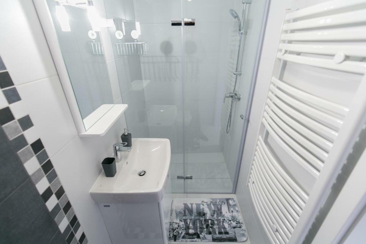 Sleek Minimalist Studio At Inner City Budapest Kültér fotó