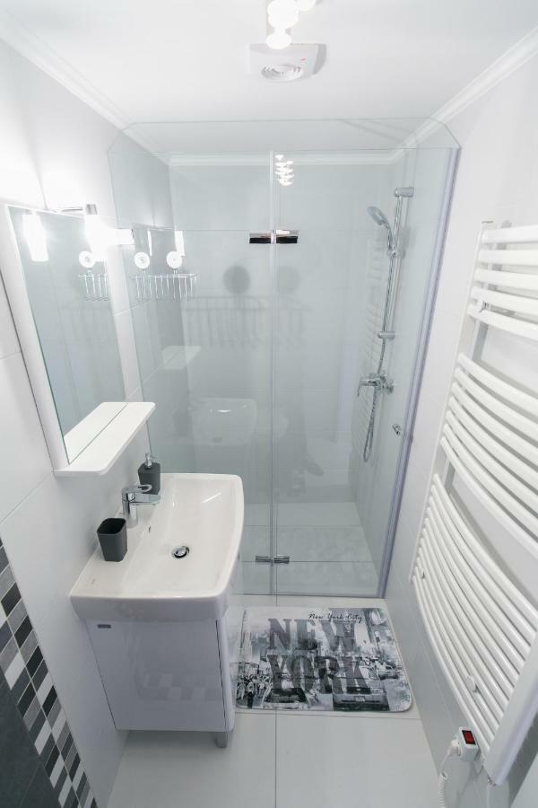 Sleek Minimalist Studio At Inner City Budapest Kültér fotó